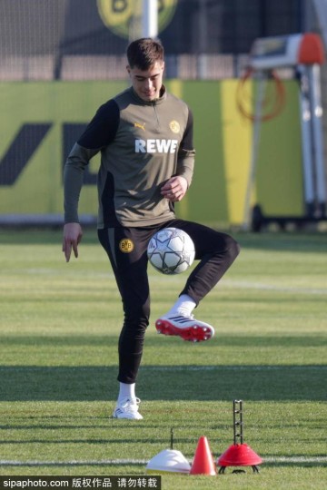 多特蒙德又出新星！赖尔森闪耀德甲，巴萨虎视眈眈