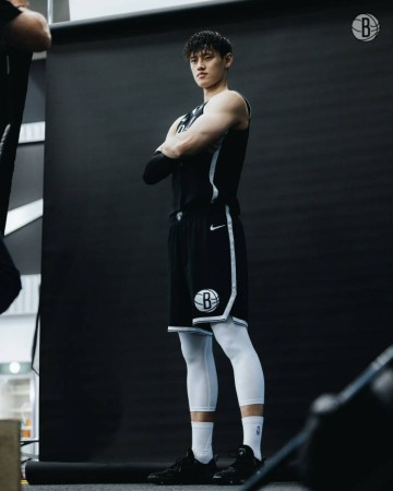 曾凡博:必须继续努力 为亚洲人打破刻板印象