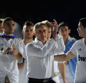 7分差距+欧冠绝境!穆里尼奥的本菲卡生涯,只剩10天决定去留