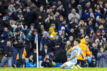 高清：英超曼城3-2利兹联 福登绝杀滑跪庆祝